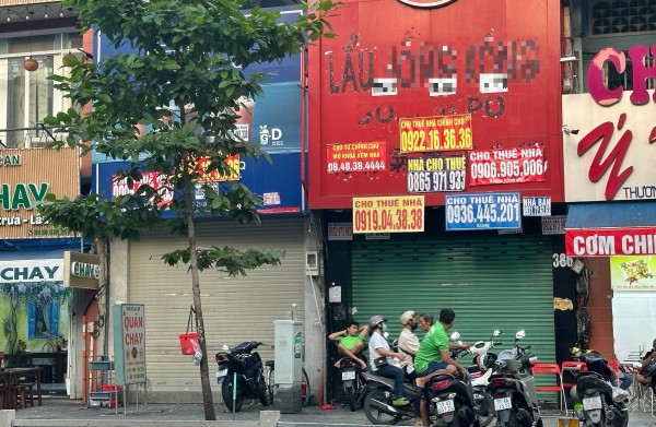 Nhiều quán quen ở trung tâm TP.HCM âm thầm đóng cửa, trả mặt bằng cuối năm 2025
