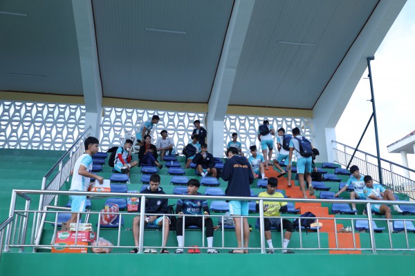 Ngắm SVĐ Quân khu 5 'lột xác', sẵn sàng mùa giải TNSV THACO cup 2026