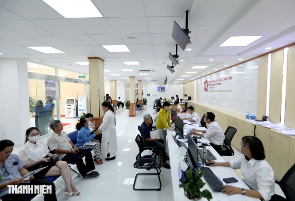 Cận cảnh Trung tâm Phục vụ hành chính công TP.HCM trong ngày đầu vận hành Cận cảnh Trung tâm Phục vụ hành chính công TP.HCM trong ngày đầu vận hành