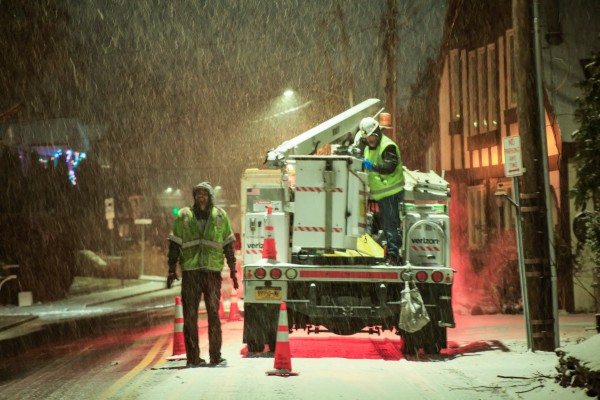 Mỹ hủy hơn 1.800 chuyến bay do bão tuyết Devin