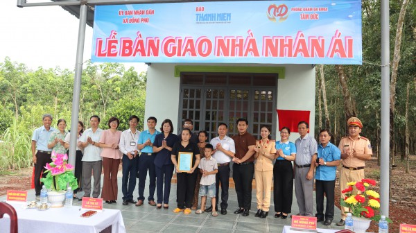 Báo Thanh Niên bàn giao 2 căn nhà nhân ái tại Đồng Nai Báo Thanh Niên bàn giao 2 căn nhà nhân ái tại Đồng Nai