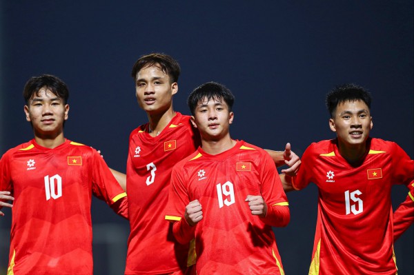 Bầu Hiển và Hà Nội FC - bền bỉ kiến tạo thế hệ kế thừa cho bóng đá Việt Nam Bầu Hiển và Hà Nội FC - bền bỉ kiến tạo thế hệ kế thừa cho bóng đá Việt Nam