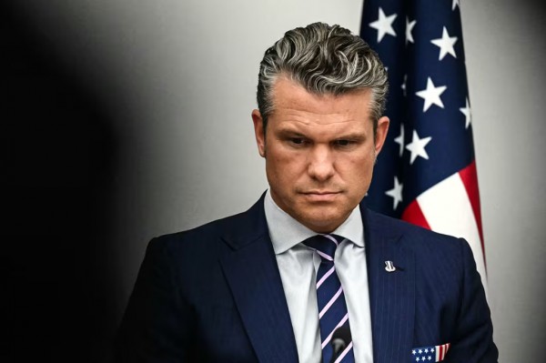 Bộ trưởng Chiến tranh Mỹ gặp rắc rối với quy định quân đội