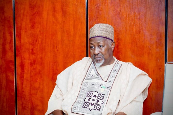 Bộ trưởng Quốc phòng Nigeria từ chức sau vụ bắt cóc hàng loạt học sinh