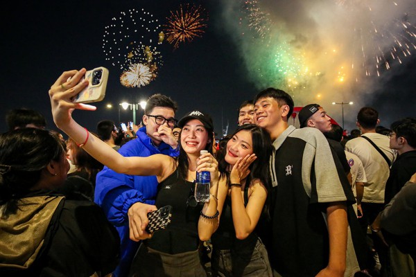 Cả nước tưng bừng đón kỷ nguyên mới