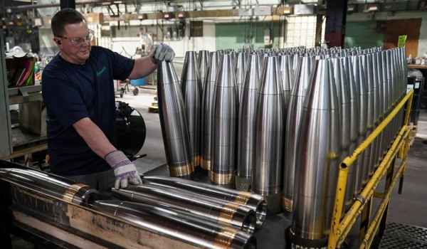 Các hãng vũ khí 'hốt bạc' nhờ xung đột