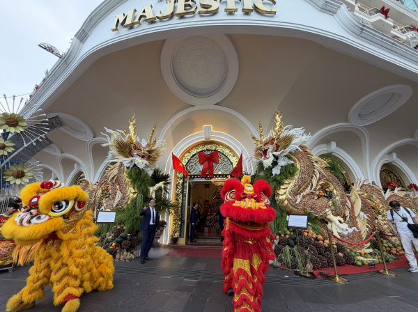 Cặp song long khổng lồ tại khách sạn 1 thế kỷ ở TP.HCM Cặp song long khổng lồ tại khách sạn 1 thế kỷ ở TP.HCM