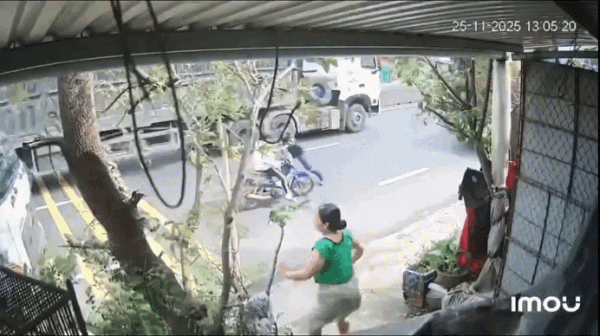 Chiến sĩ Công an TP.HCM cứu nữ sinh Đắk Lắk trong khoảnh khắc sinh tử Chiến sĩ Công an TP.HCM cứu nữ sinh Đắk Lắk trong khoảnh khắc sinh tử