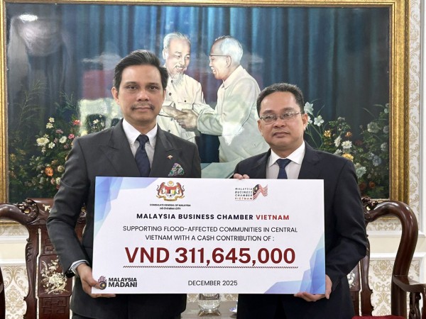 Cộng đồng người Malaysia tại TP.HCM hỗ trợ cho miền trung bị bão lũ