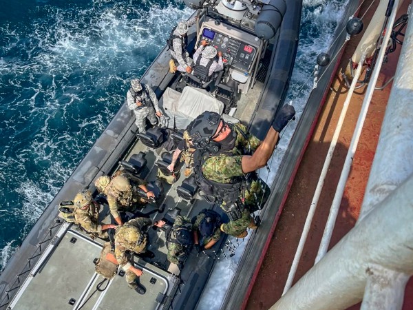 Đặc nhiệm Mỹ lên tàu, tịch thu hàng từ Trung Quốc sang Iran? Đặc nhiệm Mỹ lên tàu, tịch thu hàng từ Trung Quốc sang Iran?