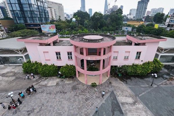 Đề xuất làm bãi giữ xe 2 bánh ở sân khấu Sen Hồng Đề xuất làm bãi giữ xe 2 bánh ở sân khấu Sen Hồng