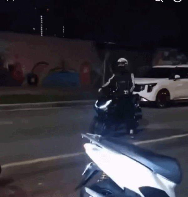 Điều tra nhóm thanh niên dùng hung khí tấn công người đi đường gần cầu Ba Son Điều tra nhóm thanh niên dùng hung khí tấn công người đi đường gần cầu Ba Son