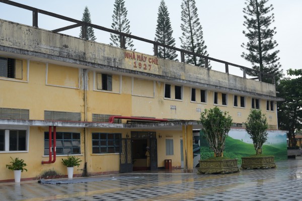 Du khách đổ về xem biểu diễn thực cảnh tại nhà máy chè cổ 1927 Du khách đổ về xem biểu diễn thực cảnh tại nhà máy chè cổ 1927