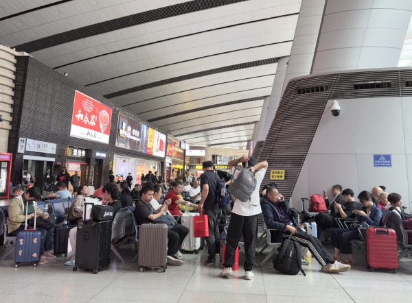 Hàng triệu người Trung Quốc đổ xô thi công chức để giành 'bát cơm sắt'