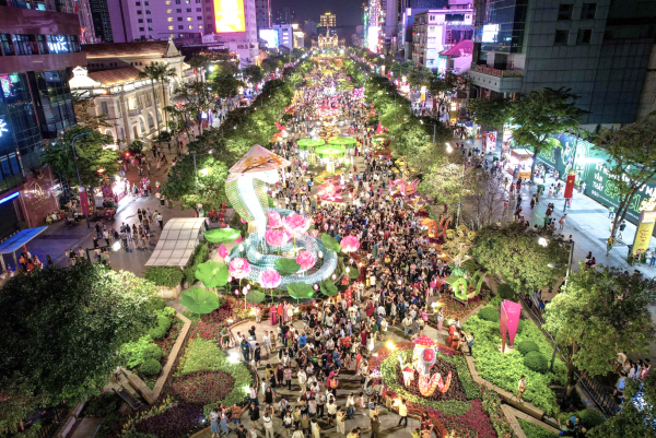 Háo hức chờ đón đường hoa Nguyễn Huệ tuổi 23