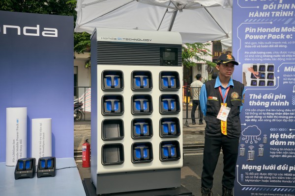 Hệ thống tủ đổi pin xe máy điện gây chú ý tại Honda Thanks Day 2025