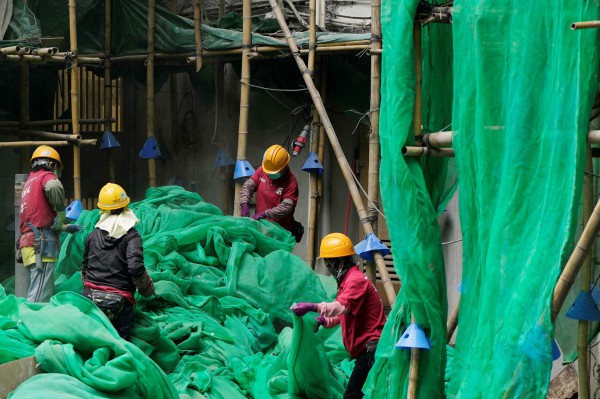 Hồng Kông chạy đua tháo dỡ lưới giàn giáo Hồng Kông chạy đua tháo dỡ lưới giàn giáo