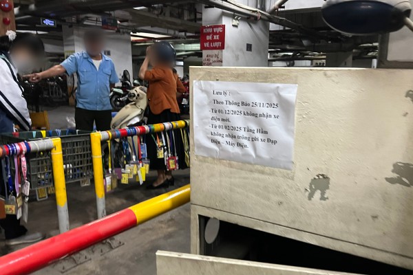 Khu chung cư đông dân nhất Hà Nội không nhận trông xe máy điện