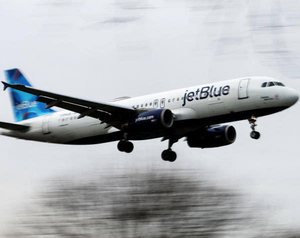 Máy bay chở khách suýt va chạm máy bay quân sự Mỹ gần Venezuela Máy bay chở khách suýt va chạm máy bay quân sự Mỹ gần Venezuela