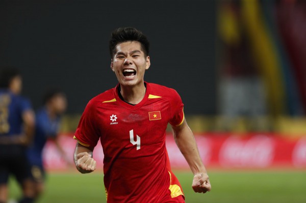 Mới vô địch SEA Games 3 ngày, người hùng U.22 Việt Nam đã xỏ giày đá tiếp