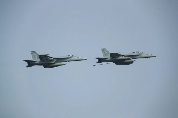 Mỹ điều 2 chiến đấu cơ bay gần Venezuela