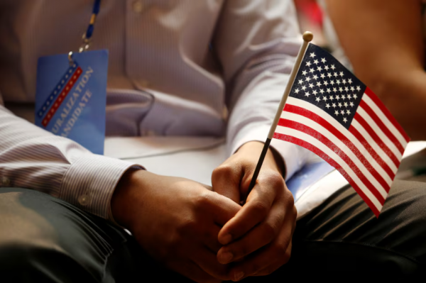 Mỹ ngừng xử lý hồ sơ di dân thêm 20 nước