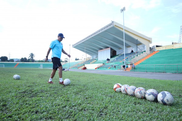 Ngắm SVĐ Quân khu 5 'lột xác', sẵn sàng mùa giải TNSV THACO cup 2026