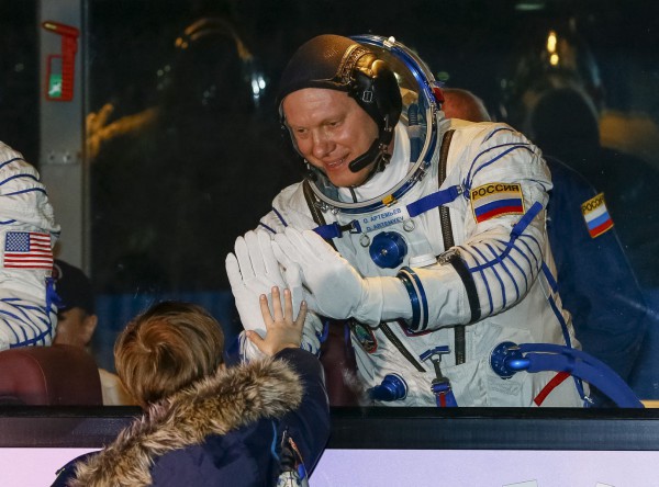 Phi hành gia Nga bị loại khỏi chuyến bay đến ISS vì cáo buộc vi phạm an ninh