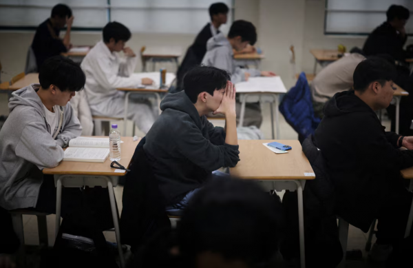 Quan chức Hàn Quốc từ chức vì đề thi tiếng Anh đại học quá khó