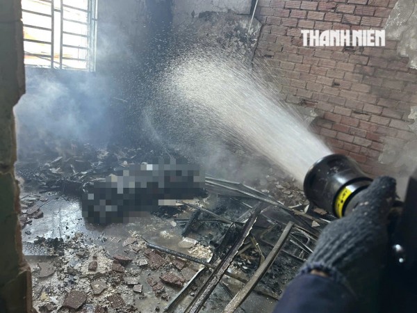 TP.HCM: Cháy nổ trong phòng ngủ, người đàn ông tử vong TP.HCM: Cháy nổ trong phòng ngủ, người đàn ông tử vong