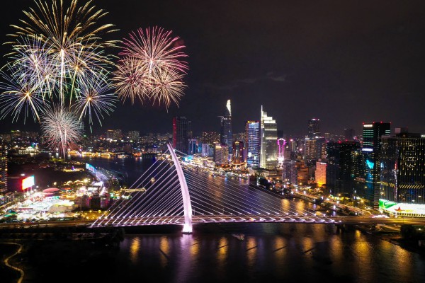 TP.HCM bắn pháo hoa 6 điểm đón năm mới 2026