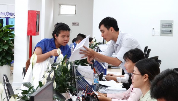 TP.HCM nghiêm cấm công chức đòi hồ sơ giấy khi dân đã nộp trực tuyến