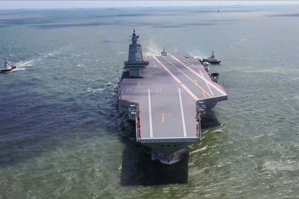 Tàu sân bay Phúc Kiến của Trung Quốc đi qua eo biển Đài Loan Tàu sân bay Phúc Kiến của Trung Quốc đi qua eo biển Đài Loan