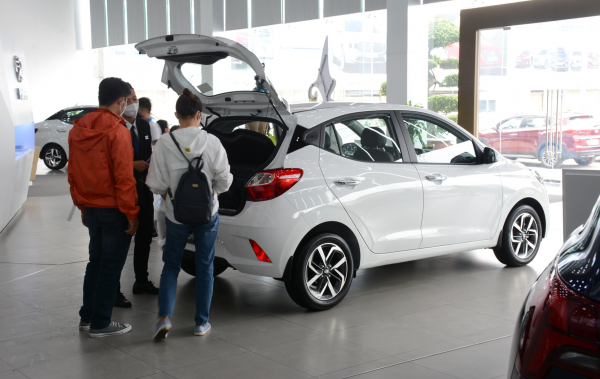 Tháng cuối năm, hàng loạt ô tô tại Việt Nam ồ ạt giảm giá Tháng cuối năm, hàng loạt ô tô tại Việt Nam ồ ạt giảm giá