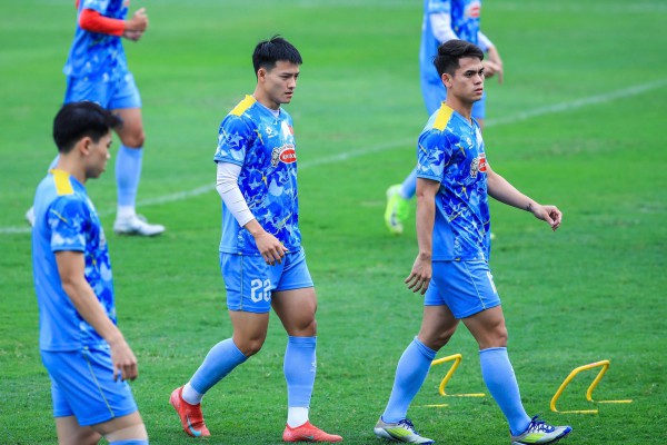 Thầy Kim chỉ rõ đối thủ đáng sợ nhất tại châu Á, U.23 Việt Nam tập chiến thuật làm quen múi giờ Thầy Kim chỉ rõ đối thủ đáng sợ nhất tại châu Á, U.23 Việt Nam tập chiến thuật làm quen múi giờ