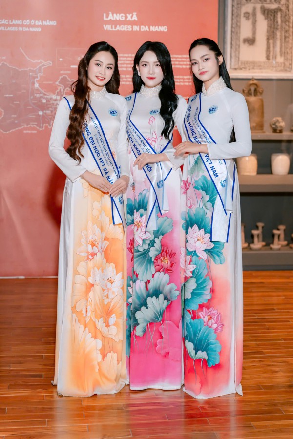 Thí sinh Hoa hậu sinh viên Hòa bình Việt Nam khoe sắc với áo dài Thí sinh Hoa hậu sinh viên Hòa bình Việt Nam khoe sắc với áo dài