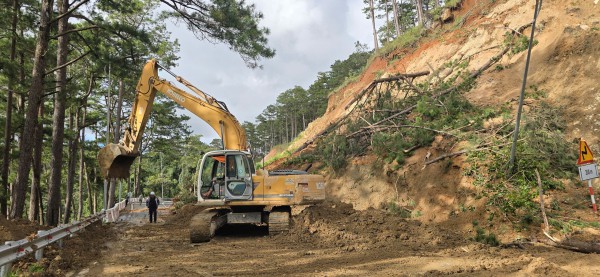 Thông đèo Prenn trên tuyến đường ra vào Đà Lạt sau gần 20 giờ tạm ngưng