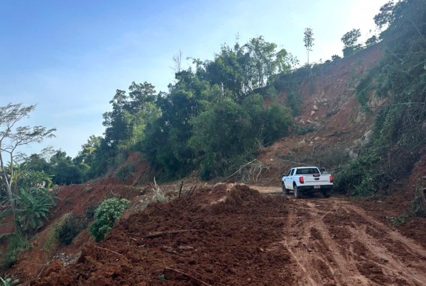 Thông xe đèo Gia Bắc sau 5 ngày tê liệt do sạt lở