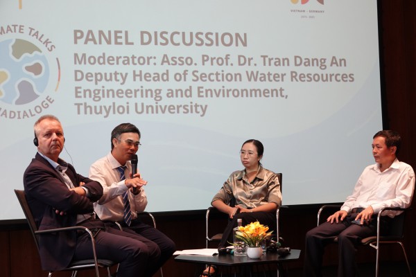 Tọa đàm quản lý nước, chống ngập ở TP.HCM và kinh nghiệm nước khác Tọa đàm quản lý nước, chống ngập ở TP.HCM và kinh nghiệm nước khác