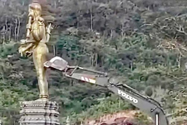 Tranh cãi việc dỡ tượng thần Hindu giữa căng thẳng biên giới Thái Lan - Campuchia