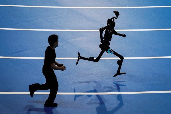 Trung Quốc cảnh báo 'vỡ bong bóng' ngành robot hình người