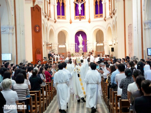 Từ nay đến Giáng sinh, có được vào tham quan nhà thờ Đức Bà? Từ nay đến Giáng sinh, có được vào tham quan nhà thờ Đức Bà?