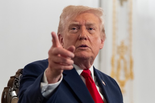 Tỷ lệ ủng hộ Tổng thống Trump xuống mức thấp nhất nhiệm kỳ 2