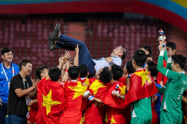 U.23 Việt Nam sang Ả Rập Xê Út ngày 26.12, cặp bài trùng Trần Anh Tú và Kim Sang-sik sát cánh