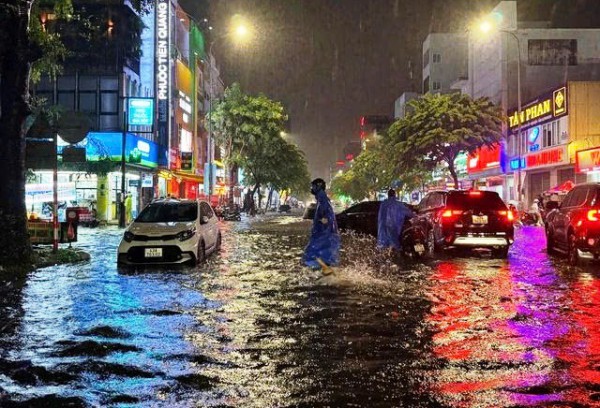 Vì sao trung tâm TP.Đà Nẵng vẫn ngập dù được đầu tư hàng ngàn tỉ đồng? Vì sao trung tâm TP.Đà Nẵng vẫn ngập dù được đầu tư hàng ngàn tỉ đồng?