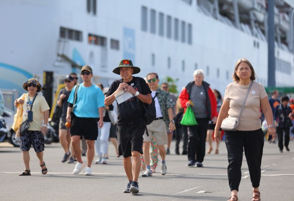 Visa mở đường băng cho du lịch cất cánh