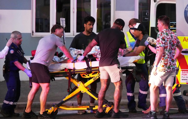 Xả súng chấn động bãi biển Sydney, 10 người thiệt mạng