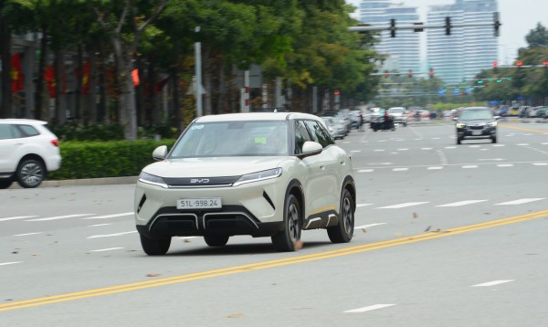 Xe điện, hybrid chiếm gần 40% ô tô du lịch tiêu thụ tại Việt Nam