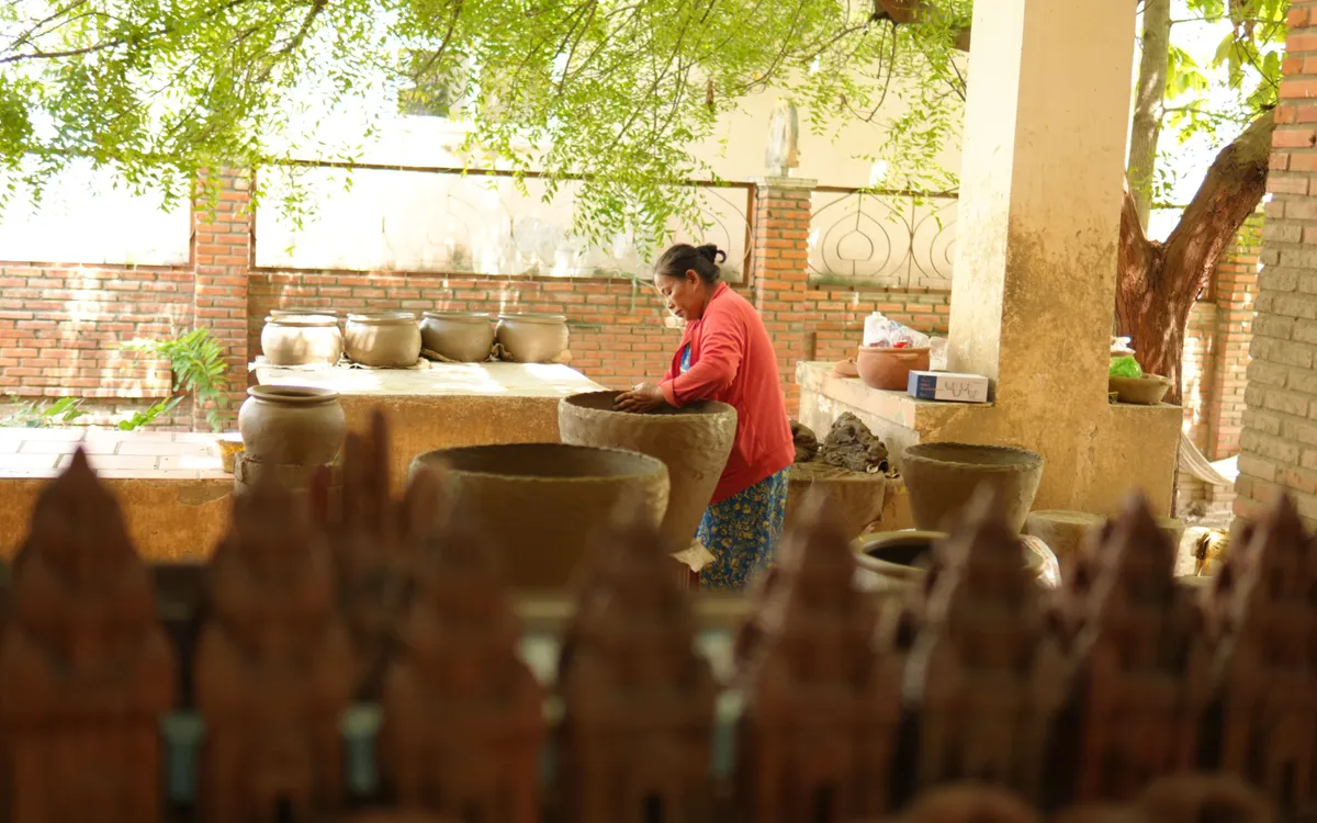 Nghề làm gốm là một phần không thể tách rời trong đời sống kinh tế, văn hóa, xã hội của người Chăm làng Bàu Trúc từ nhiều thế hệ.