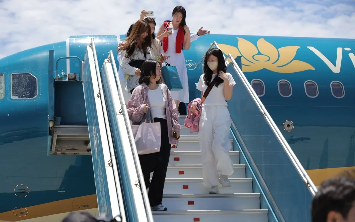 Việc mở nhiều đường bay thẳng giúp khách Đông Nam Á tăng nhanh, trở thành nguồn khách ổn định, giàu tiềm năng của du lịch Khánh Hòa.